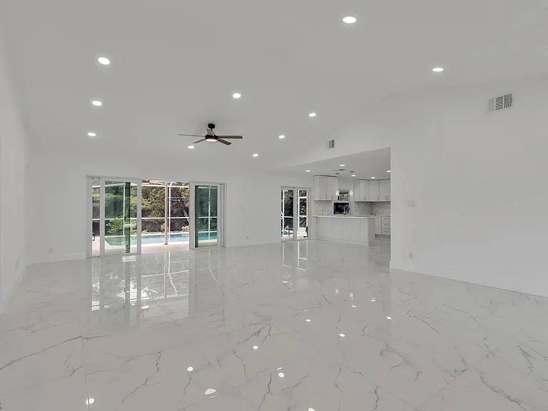 21452 Woodchuck Ln — Photo 13
