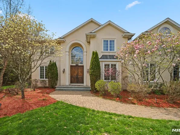 43 Beverly Rd, Hillsdale, NJ 07642