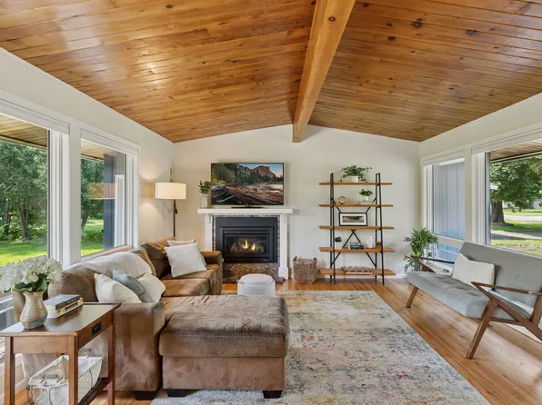 3030 Arona St, Roseville, MN 55113