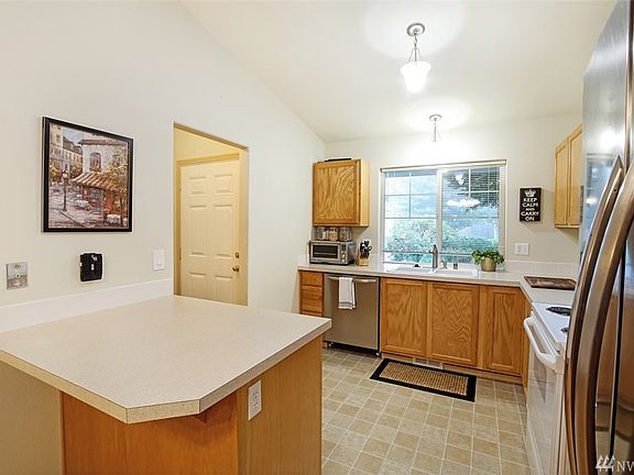 Kitchen with plenty of cupboard and counter space