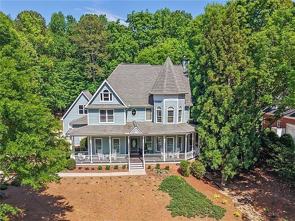 3rd image of 360 Coach House Ln
