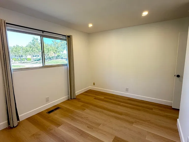 9887 Broadmoor Dr — Photo 35