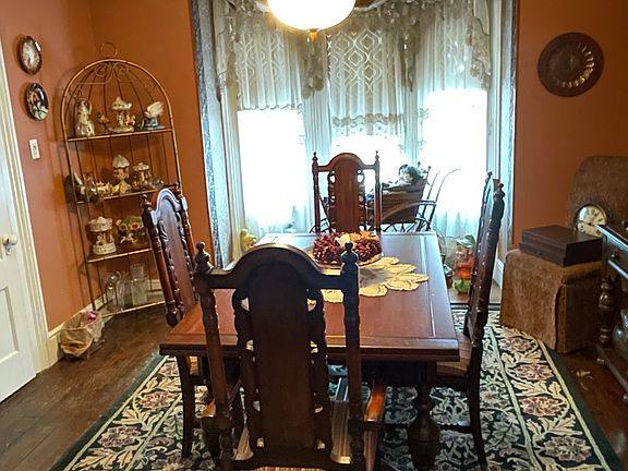 21st image of 106 Sherland Avenue