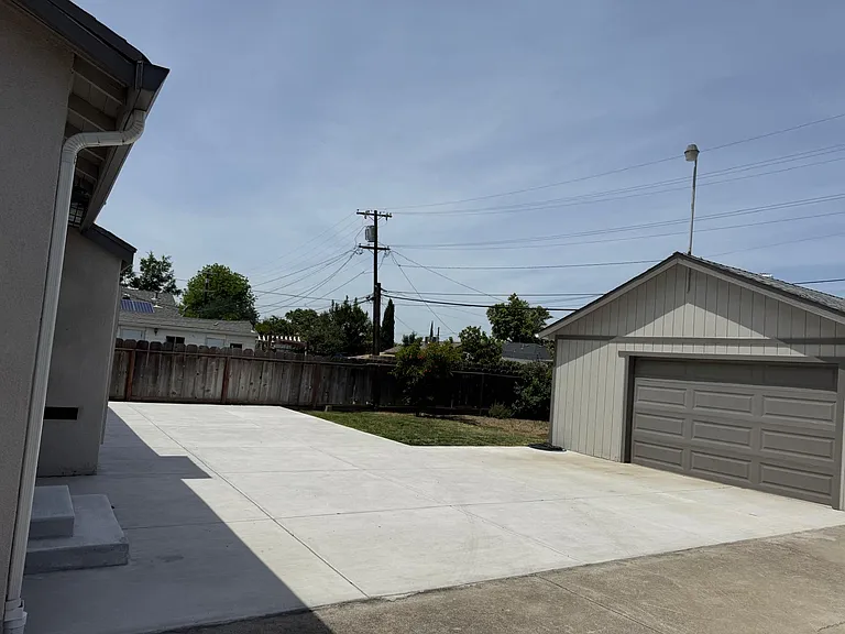 151 Hollywood Ave — Photo 12