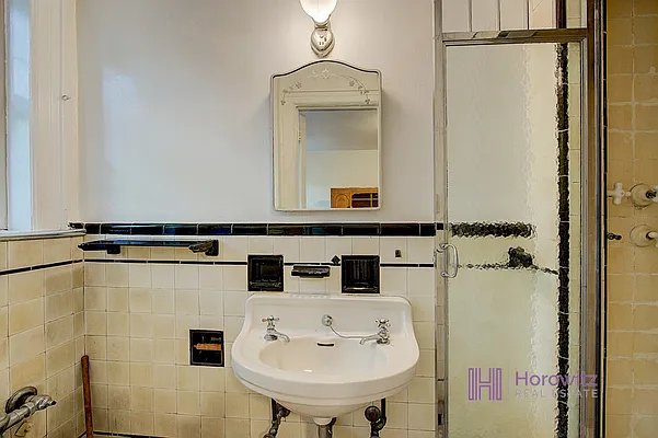 Sold by Horowitz Real Estate | media 11