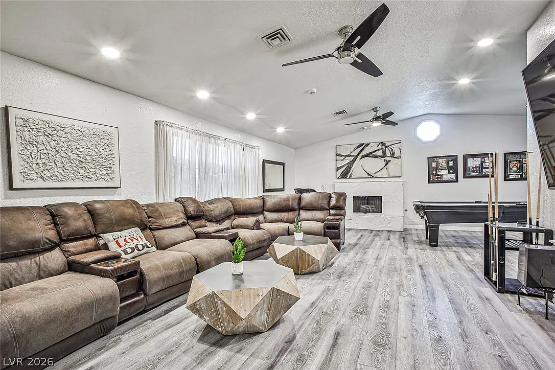 4 bed, 4.0 bath, 2611 sqft, $3,700 — Photo 1