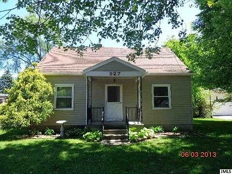 927 Bryant Ave photo 1