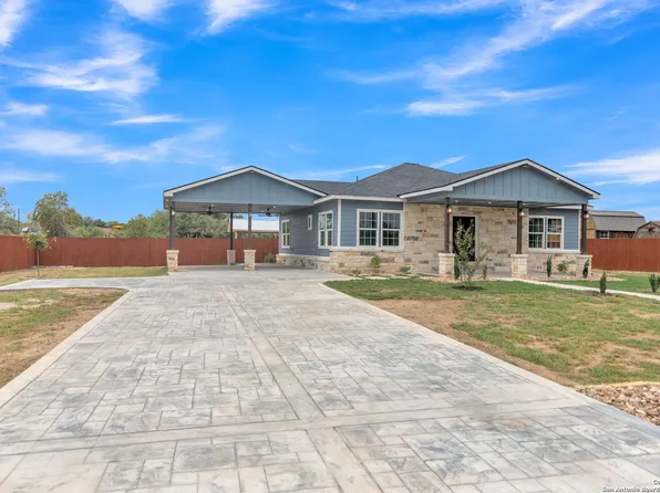 55 N CEDAR DR, Von Ormy, TX 78073