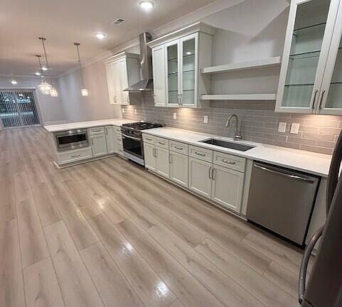 2nd image of 117 Seagate Place #117