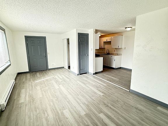 2nd image of 1011 Macfarlane