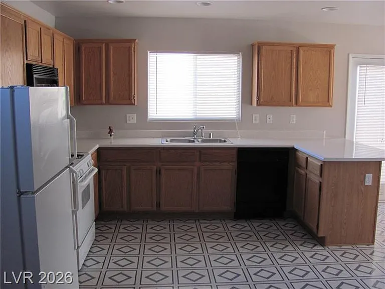 5270 Paradise Skies Ave — Photo 4