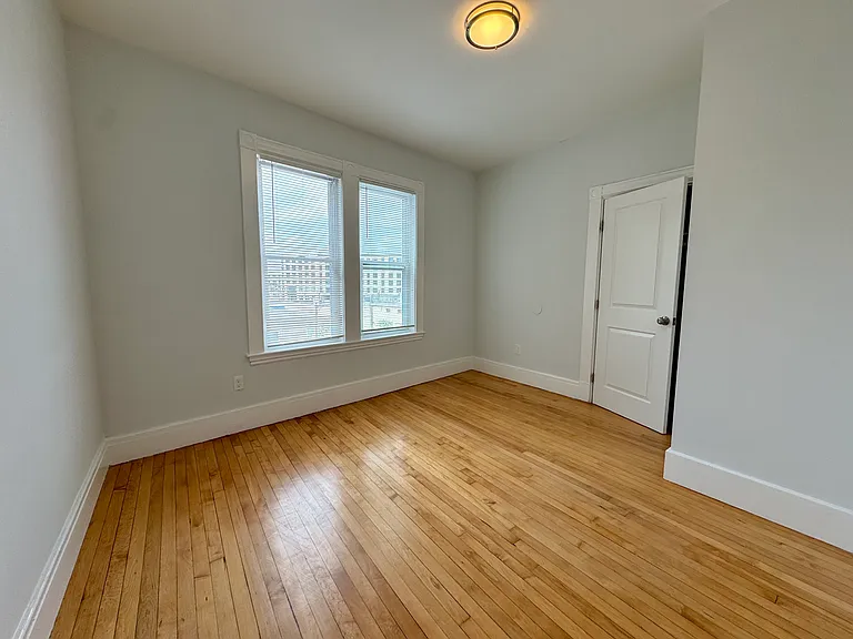 301 Hancock St #3 — Photo 8