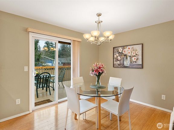 4th image of 7522 188th Avenue E