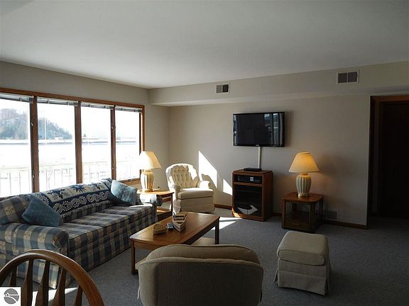 4th image of 510 Main St Unit N