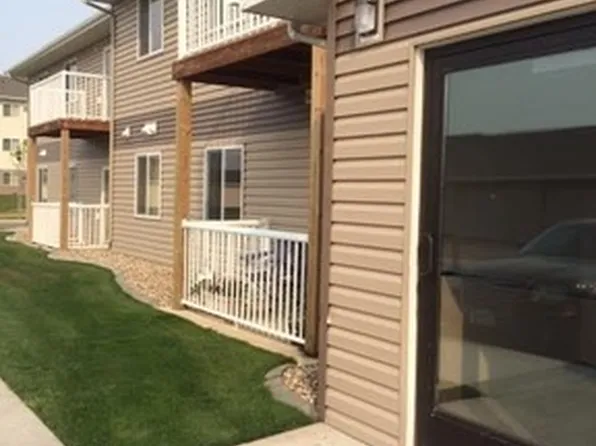 2100 33rd St NW, 2100 33rd St NW #111, Minot, ND 58703
