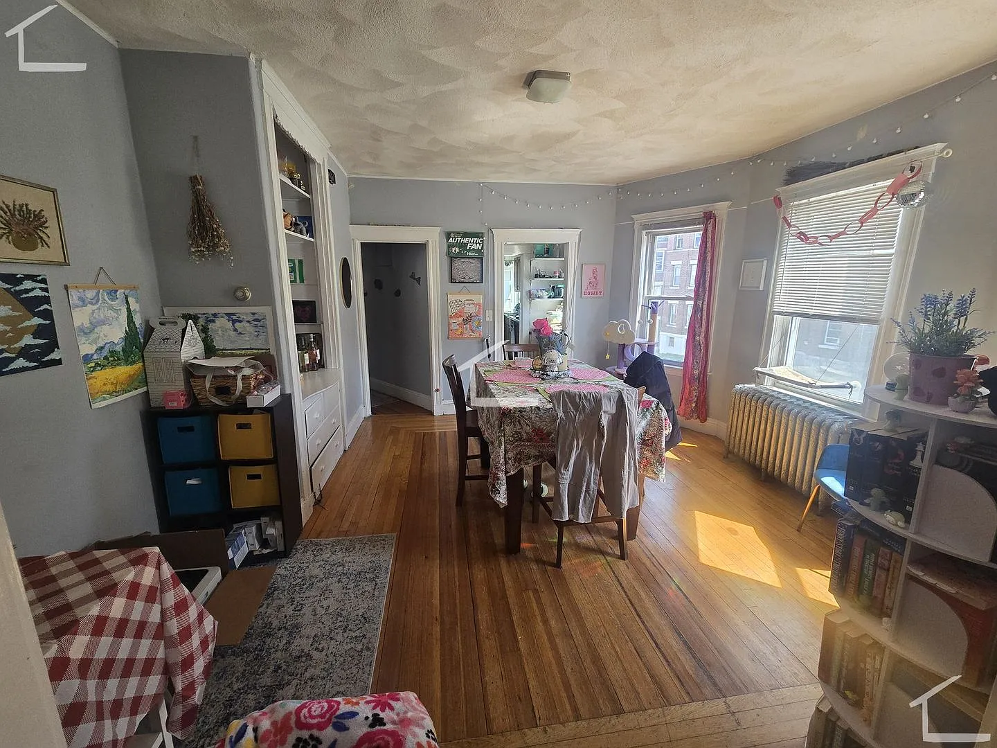 Large 3 bed in Allston — Photo 4