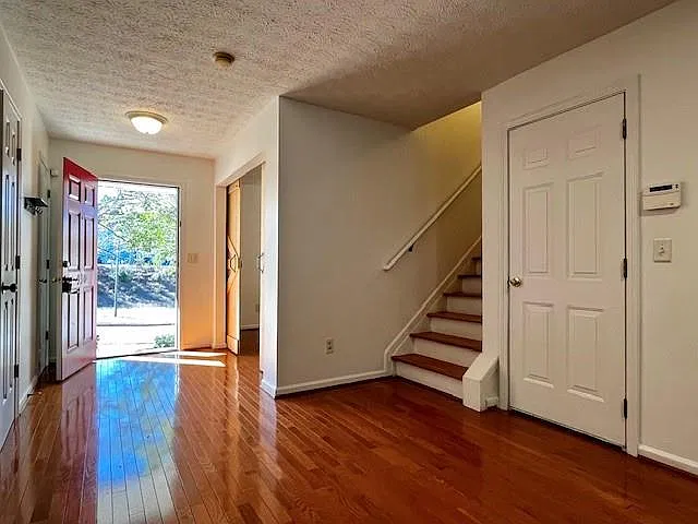 2 bed, 2.5 bath, 1460 sqft, $1,850 — Photo 2