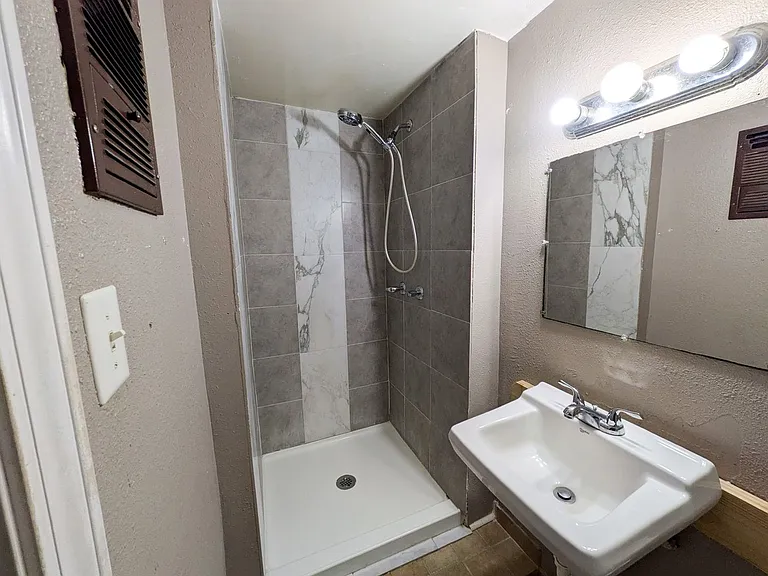 2619 2nd Ave — Photo 7