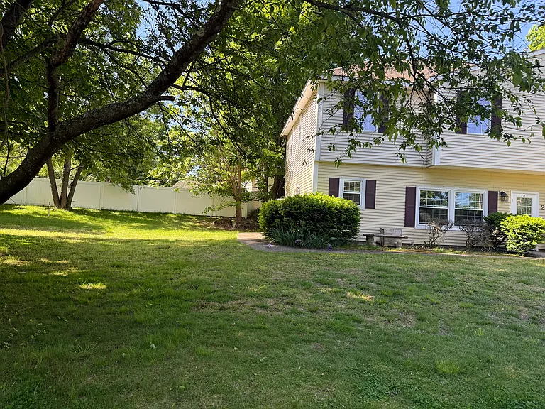 28 Crestview Dr #LHS — Photo 2