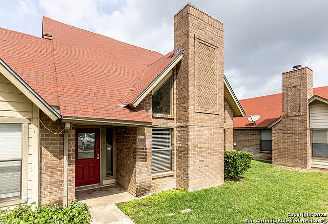 1 bed, 1.0 bath, 852 sqft, $815 — Photo 2