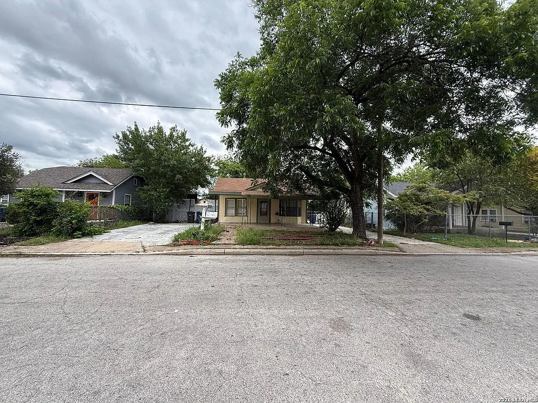 2 bed, 1.0 bath, 672 sqft, $1,600 — Photo 1