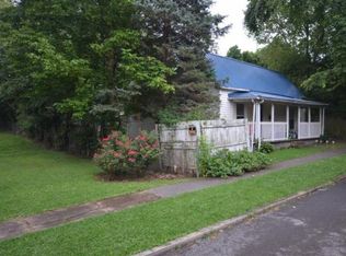 909 Claiborne St, Johnson City, TN 37601