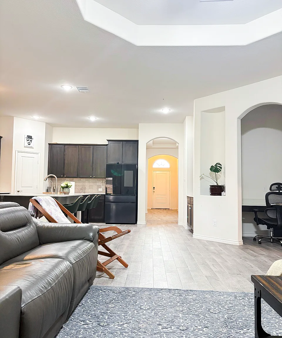 4 bed, $4,000 — Photo 3