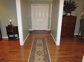3rd image of 106 Parkwood Cir