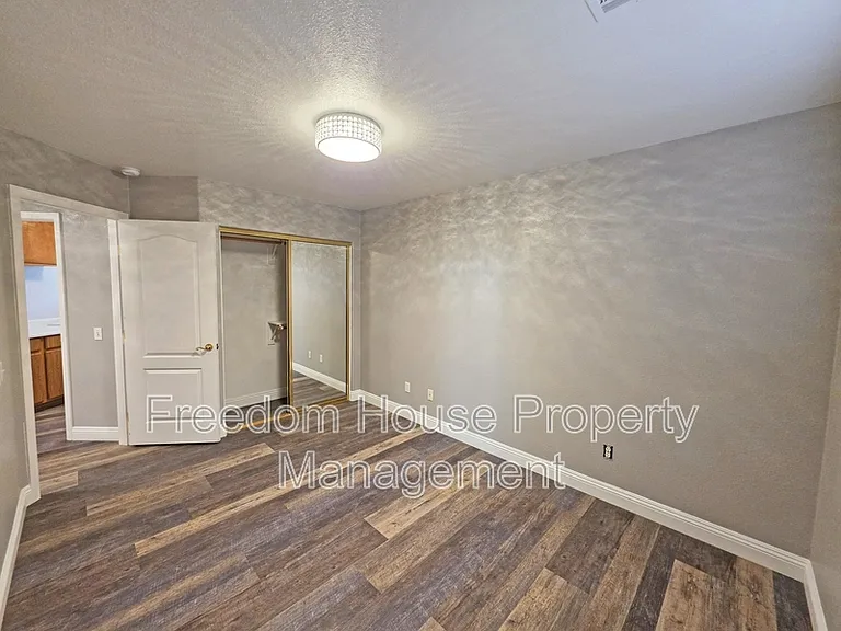 3630 E Vineyard Dr N — Photo 32