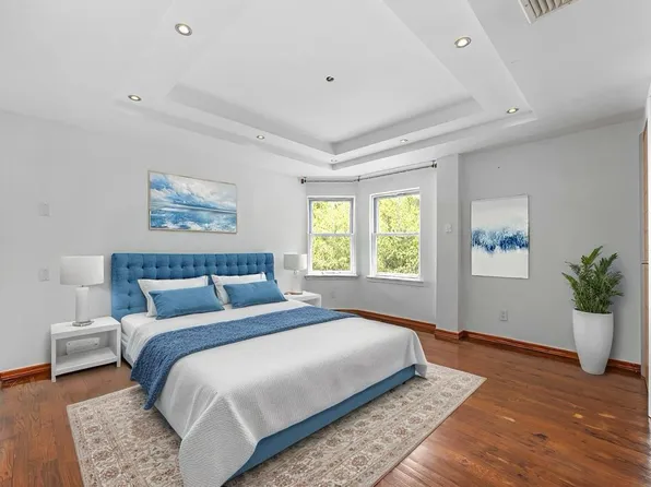 1901 Voorhies Avenue image 15 of 24