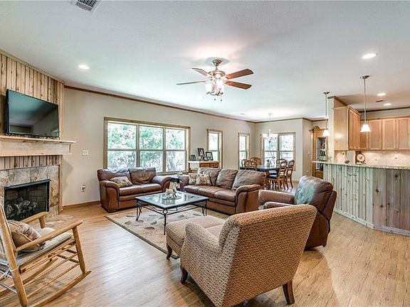 3rd image of 278 Palisades Dr