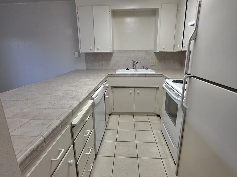 200 W Turner Rd #4 — Photo 4
