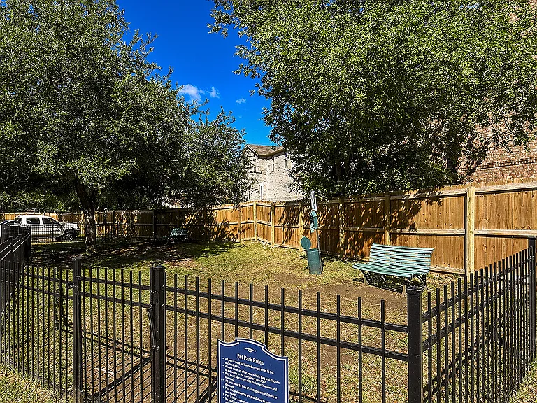 Stoneleigh Apartments — Photo 5