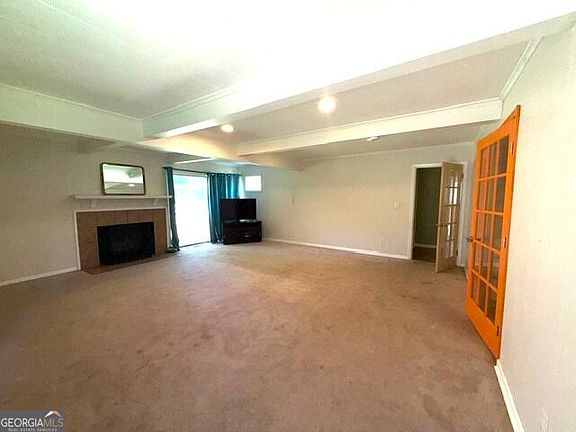4th image of 424 S Green St