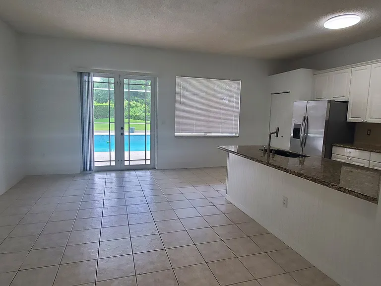 420 SE 23rd Ln — Photo 5