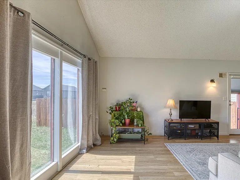 43 Scratch Ct — Photo 2