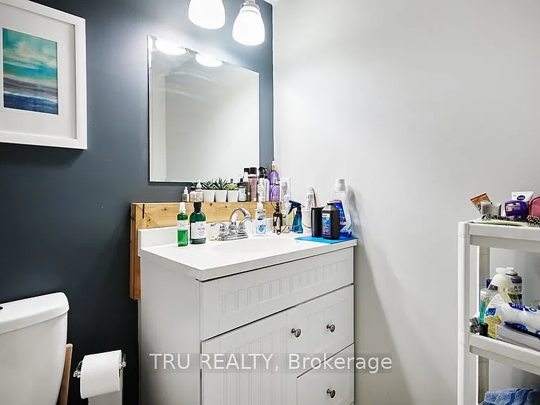 1342 Hanbury St #B — Photo 12