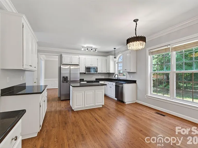 11005 Chilcomb Ct — Photo 23