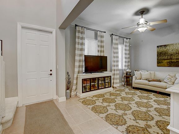 4th image of 2605 Venetian Dr