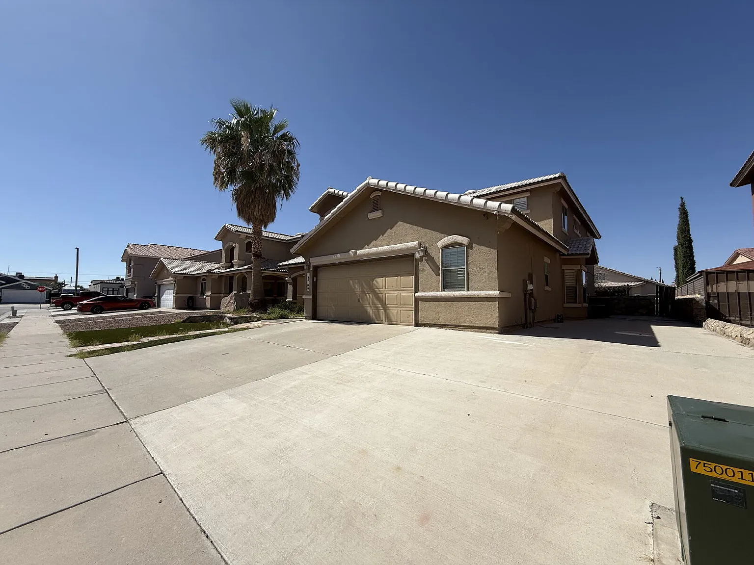 5 bed, 4.0 bath, 3383 sqft, $3,000 — Photo 2