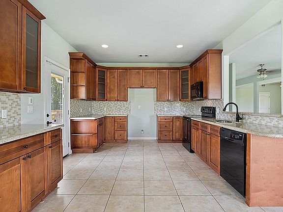 5th image of 621 Baywood Dr