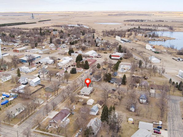 800 S 1st St, Strasburg, ND 58573