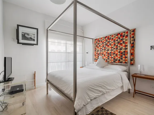 460 West Broadway image 11 of 20