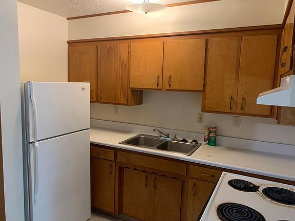 4th image of 1831 E Dodge St APT C