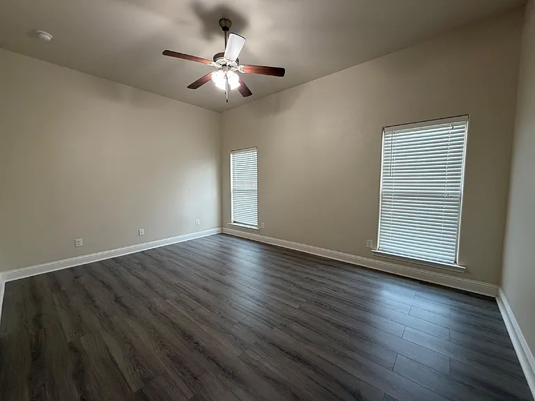 9706 Ross Ave — Photo 13
