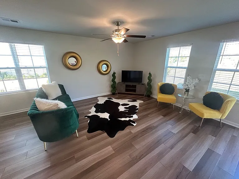 2769 Prince Charles Ct — Photo 3