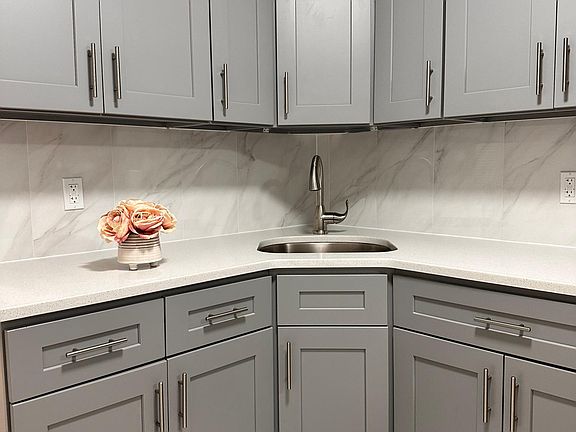 4th image of 1886 E 51st St #1