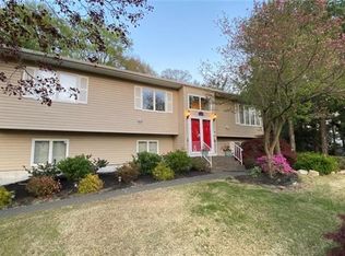 178 Pine Tree Ln, Tappan, NY 10983