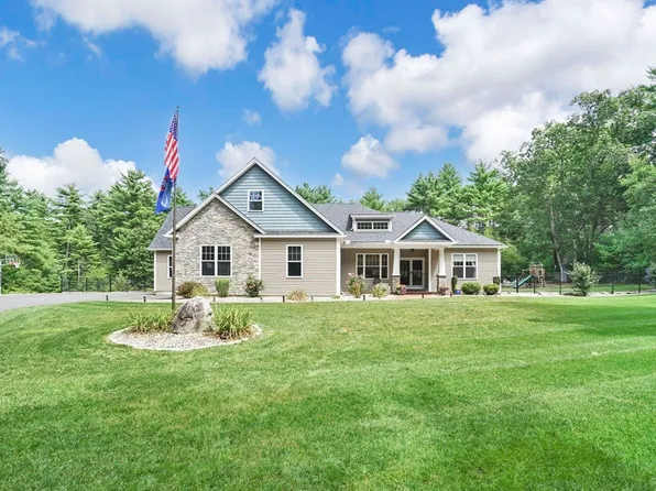 3012 Thorndike St, Palmer, MA 01069