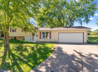 5 Rodeo Ct, Davenport, IA 52806